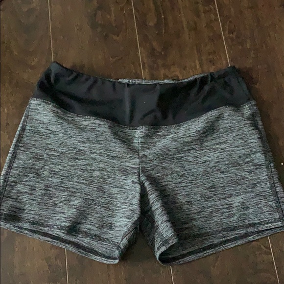Hollister shorts - Picture 2 of 3
